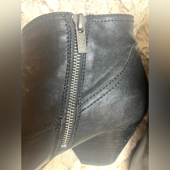 Frye Reina Western Black Leather Ankle Boots With Almond Pointed Toe 
Size 9.5 - Picture 8 of 11